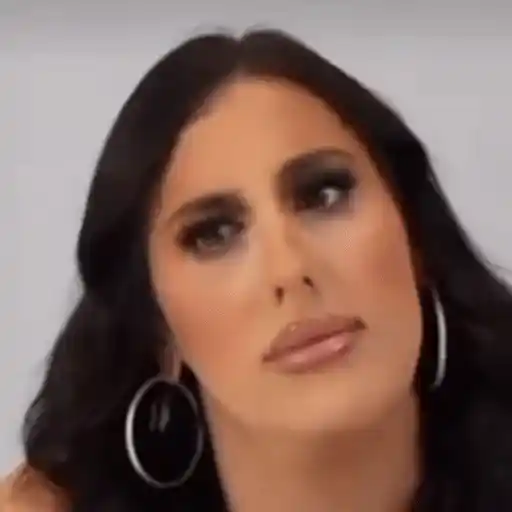 Figurinha: Mulher faz cara de confusa