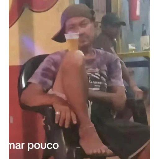 Figurinha: tomar pouco
