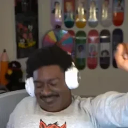 Figurinha: CoryxKenshin reagindo