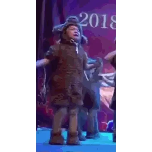 Figurinha: Criança dançando de fantasia