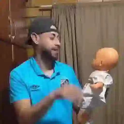 Figurinha: Neymar e Boneco